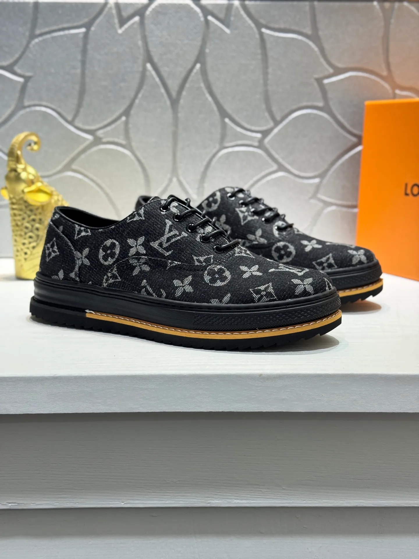 Men's shoes 💰400 [New style] 🌂🌂Top original order - Louis Vuitton®️ Trendy and fashionable yet low-key men's casual shoes, LV special fabric pattern on the upper, comfortable and breathable, sheepskin lining, original rubber outsole, 3 colors available ~ a must-have for sportsmen. Size: 38-44 (45 customized